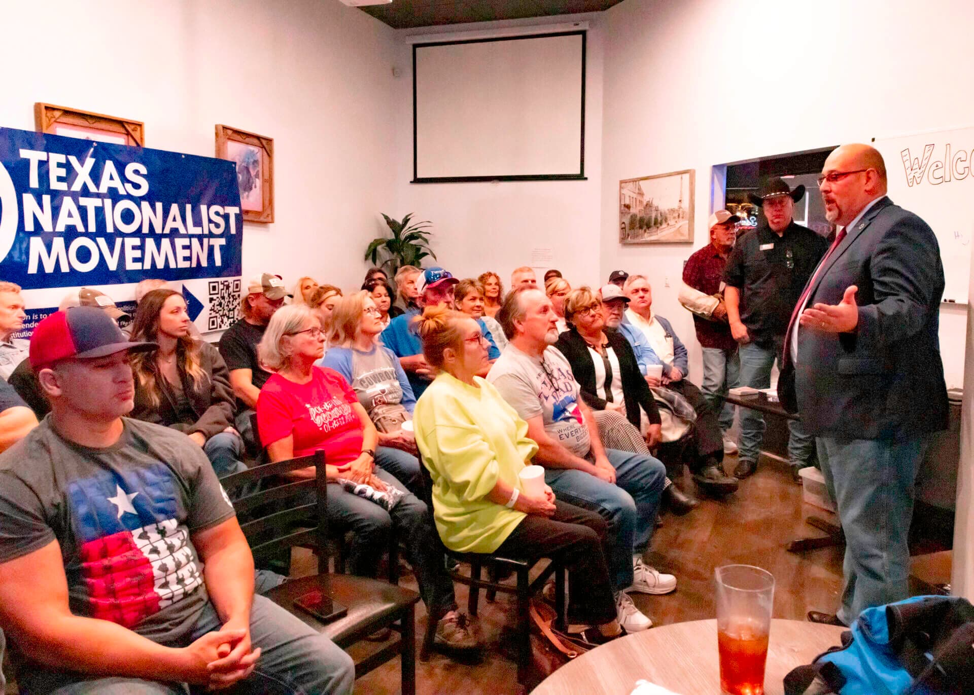 A crowd of Texans at a movement event.